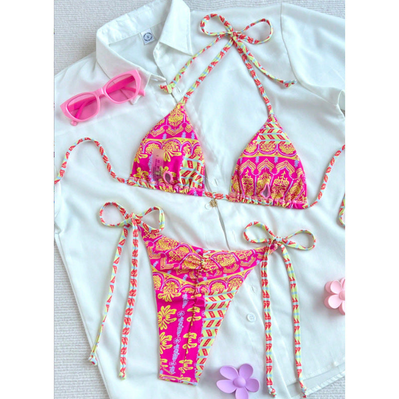 Damen Triangel-Bikini mit verspieltem Blumendesign und unterschiedlichen Bindungsträgern