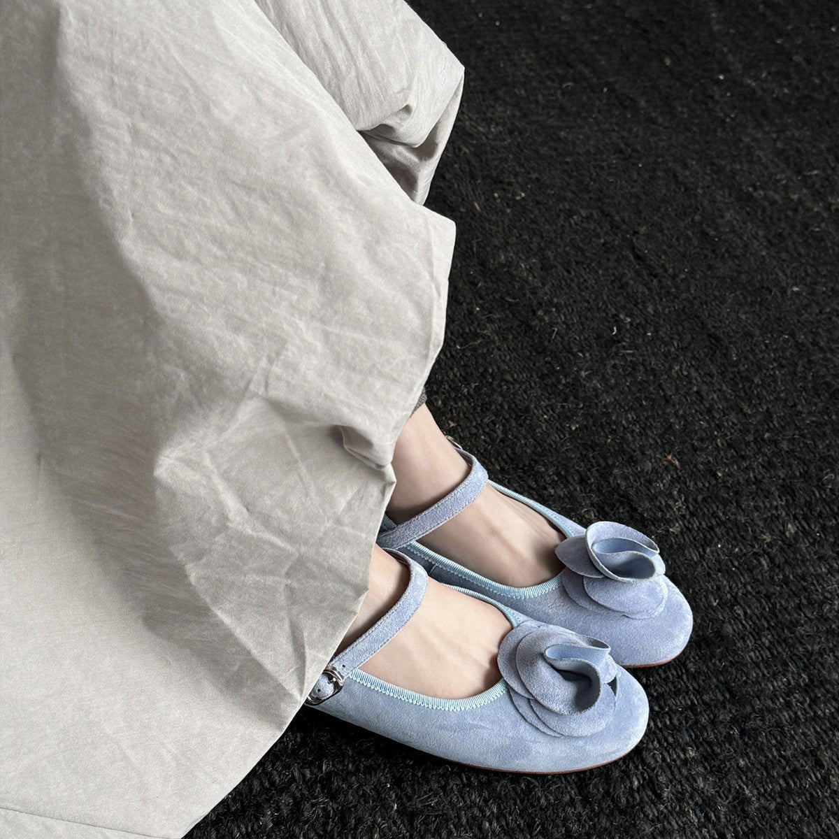 Damen Ballerina-Schlüpfschuhe mit floralem Design und verstellbarem Riemchen R&B