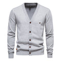 Herren Strickjacke mit V-Ausschnitt und modischen Holzknöpfen