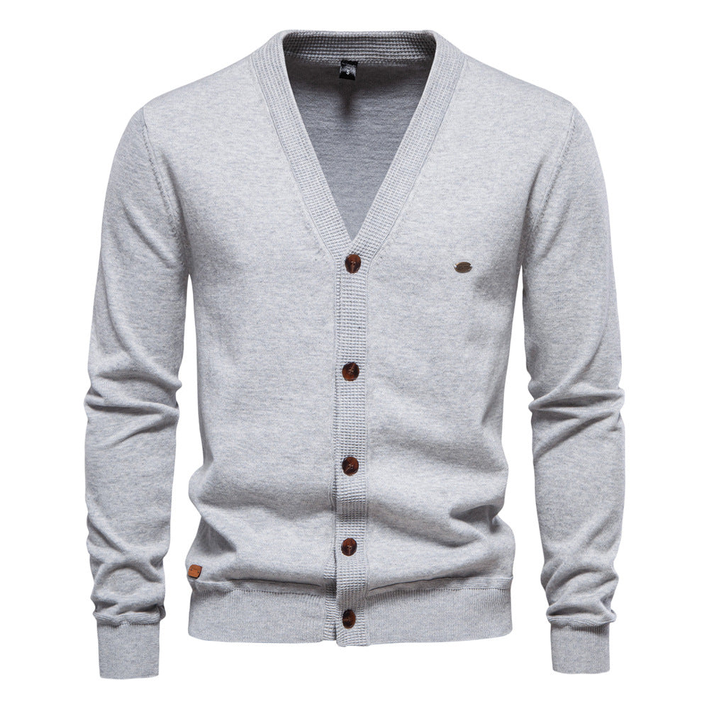 Herren Strickjacke mit V-Ausschnitt und modischen Holzknöpfen