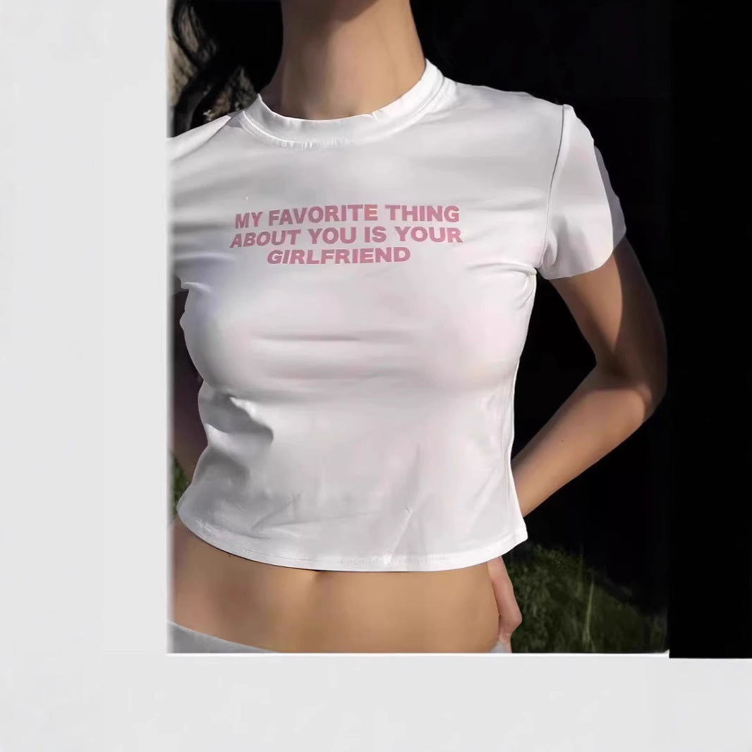Damen Crop-T-Shirt im urbanen Grafikdesign R&B