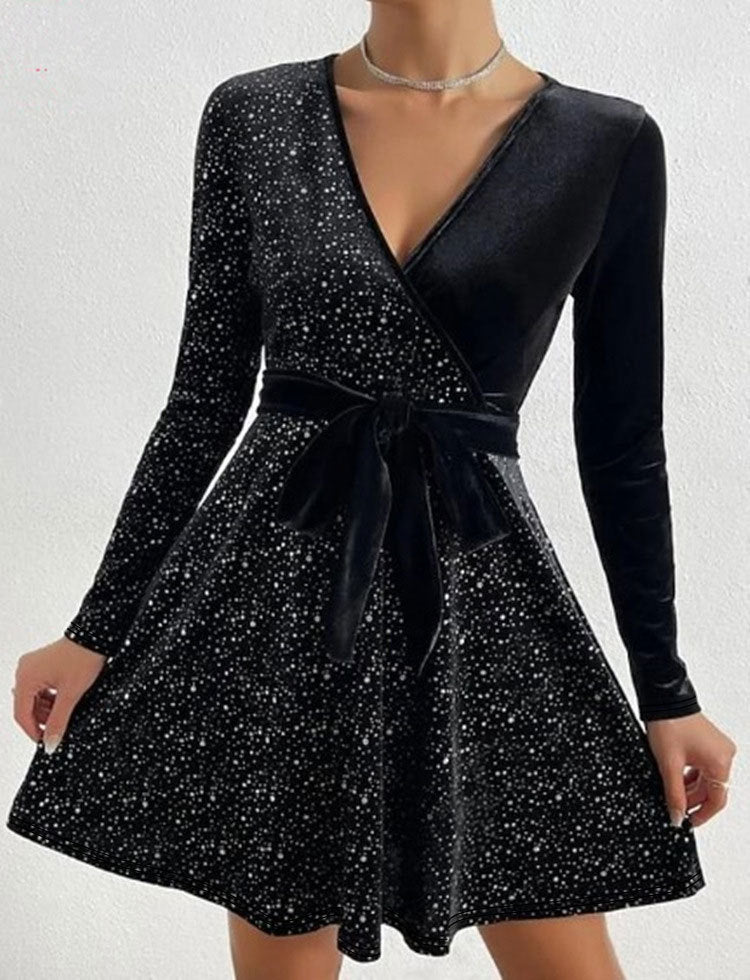 Damen Cocktailkleid mit glitzernden Akzenten und Wickeldesign R&B