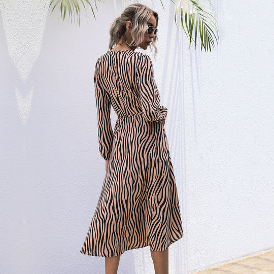 Damen Wickelkleid mit taillierter Silhouette und eleganten Puffärmeln R&B