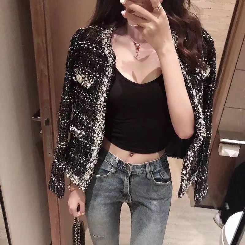 Damen nan kurze Bouclé-Tweedjacke im klassischen Schnitt mit Fransenbesatz und Zierknöpfen R&B