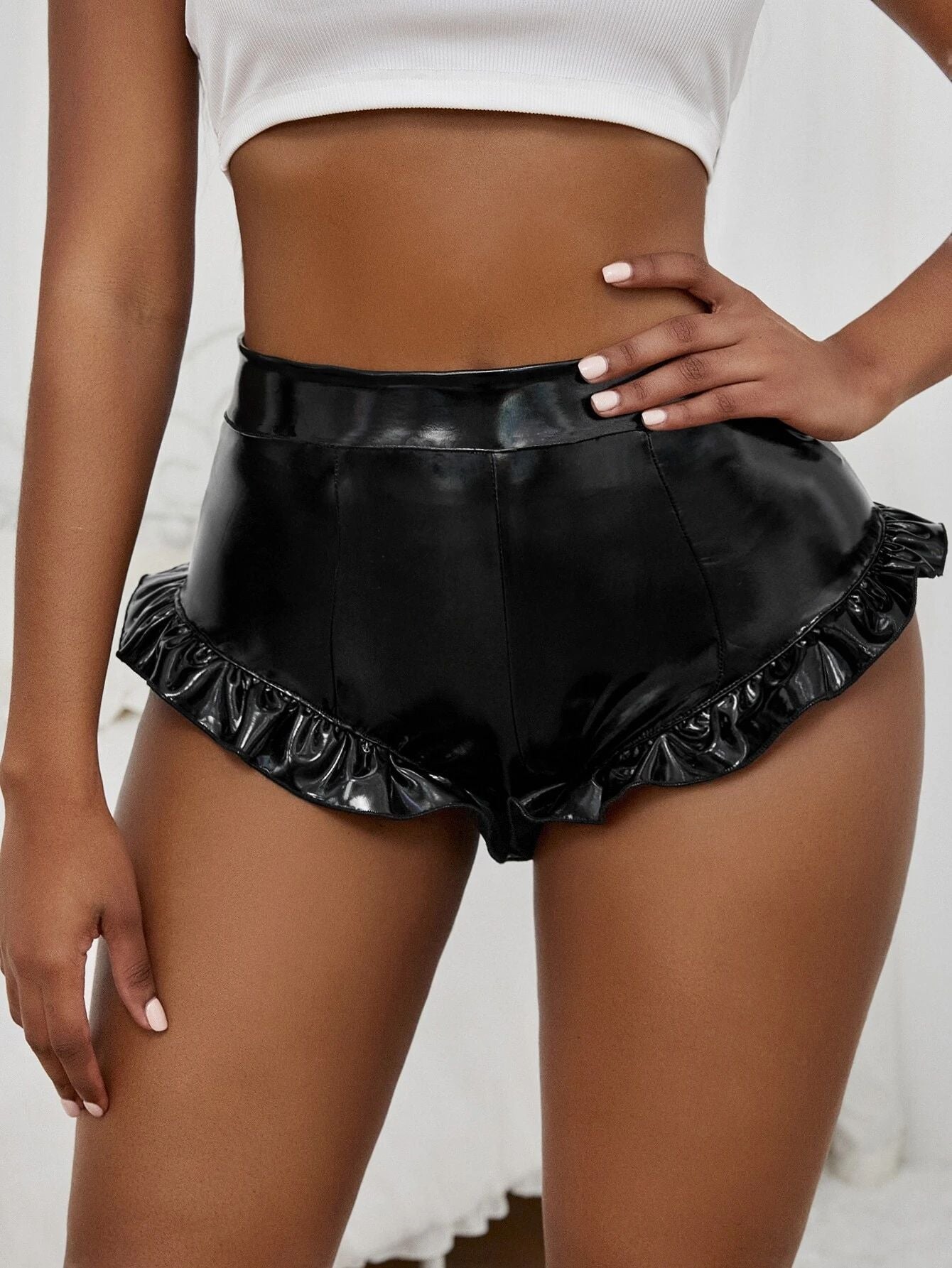 Damen Kunstleder-Shorts mit Rüschendetails und hohem Bund R&B