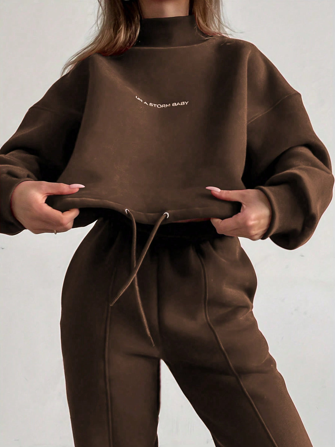 Damen Sportliches Set mit hochgeschlossenem Sweatshirt und elastischen Hosen R&B