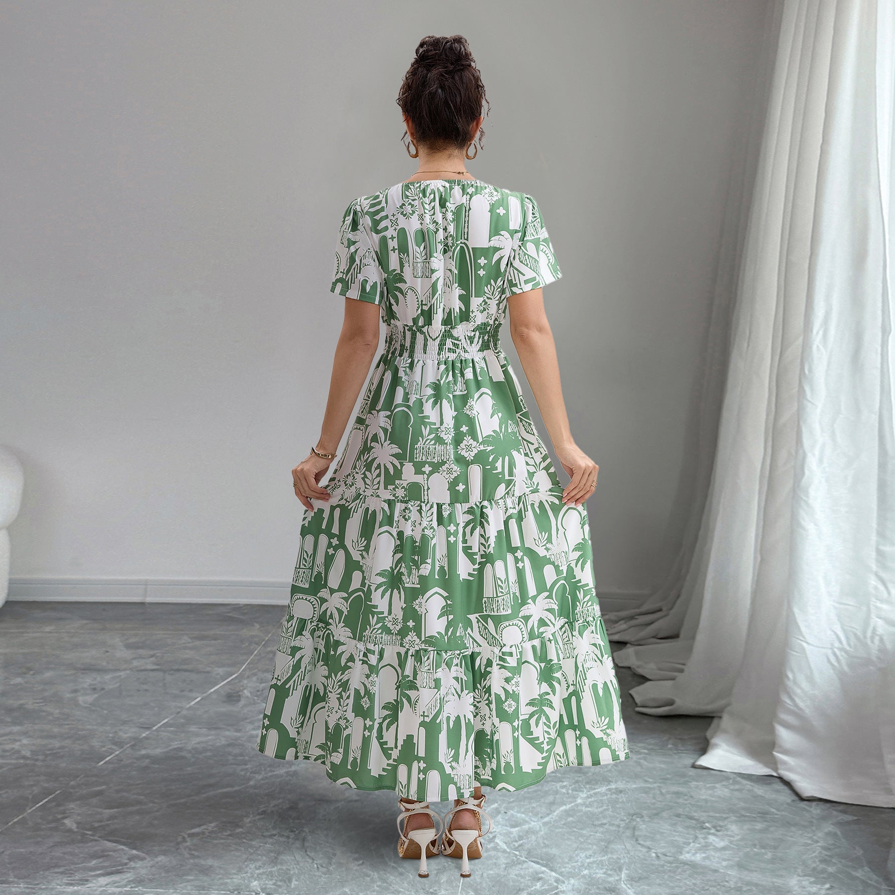 Damen Maxikleid mit tropischem Print und Rüschendetails R&B