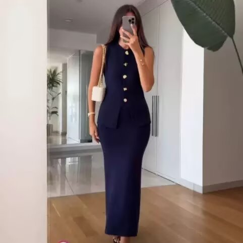 Damen Set aus ärmellosem Oberteil mit Knopfdetails und schwingendem Rock R&B