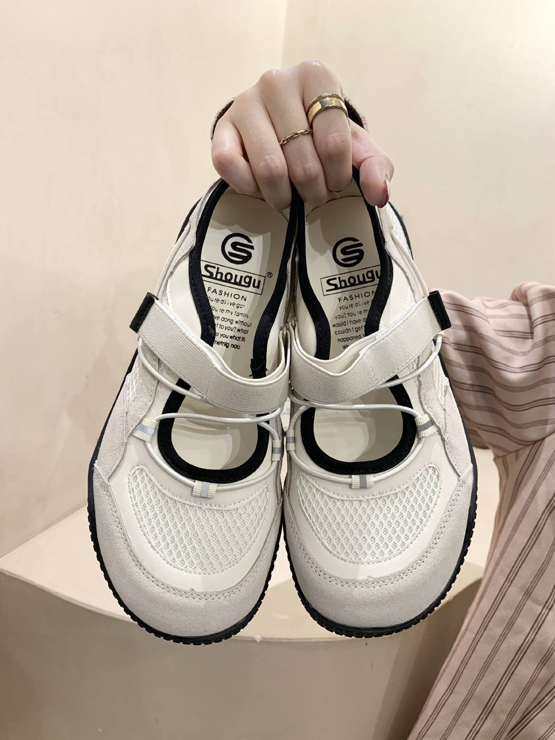 Damen Komfort-Sneaker mit atmungsaktivem Mesh-Obermaterial und innovativer Schnürtechnik R&B