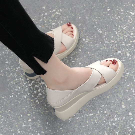 Damen Wedge-Sandalen mit geschlossenen Zehen und komfortablem Fußbett R&B