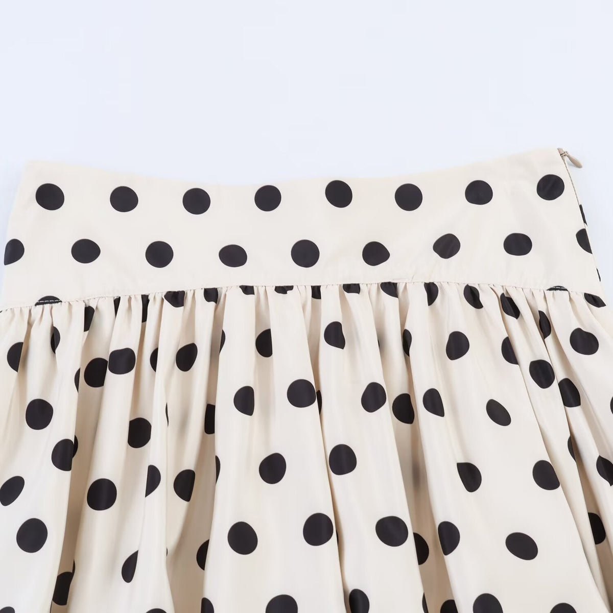 Damen Voluminöser Punkteshort mit bauschigem Saum R&B