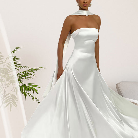 Damen Bandeau-Maxikleid mit schickem Halsschmuck und fließendem Satin R&B