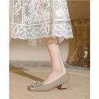 Damen elegante Lackpumps mit modischem Strass-Schnallen-Detail