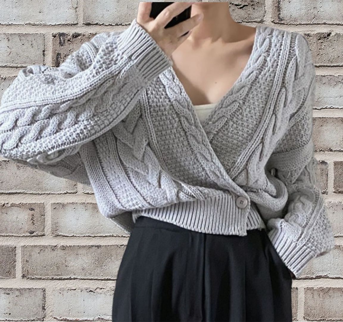 Damen Strickjacke mit tiefem V-Ausschnitt und Zopfstrickdesign R&B