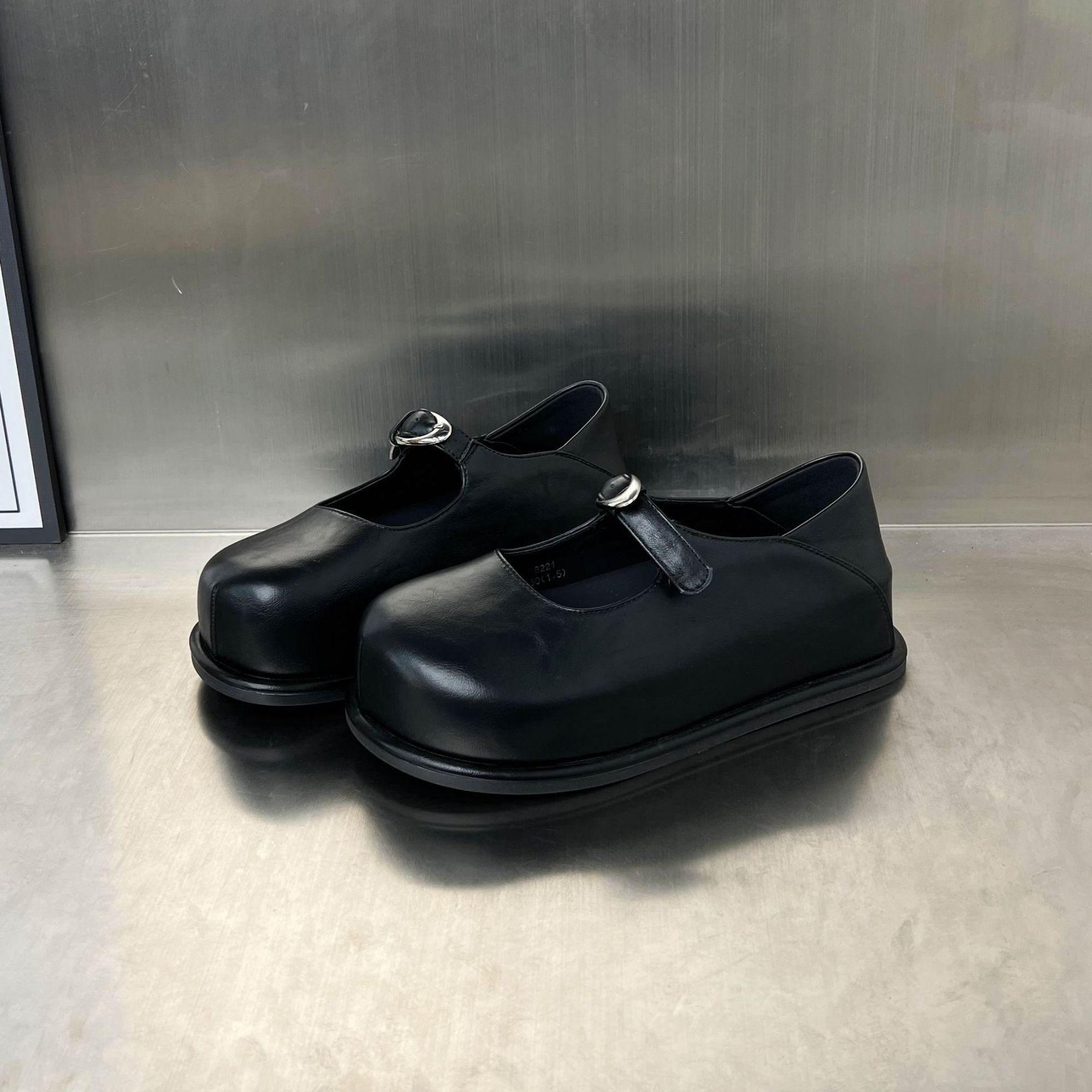 Damen Komfortable Clogs mit stilvollem Riemen und robustem Fußbett R&B