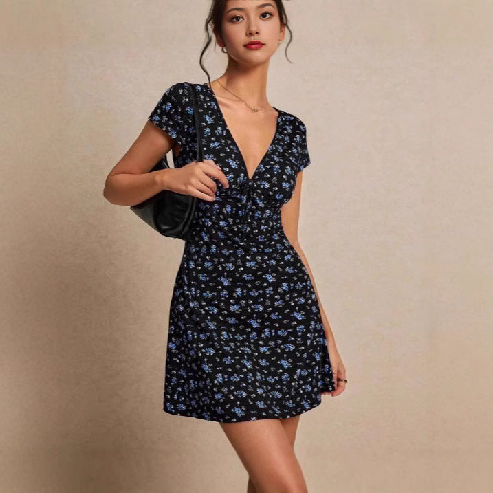 Damen Kurzarm Kleid mit blumigem Schnitt und Wickeldetails R&B
