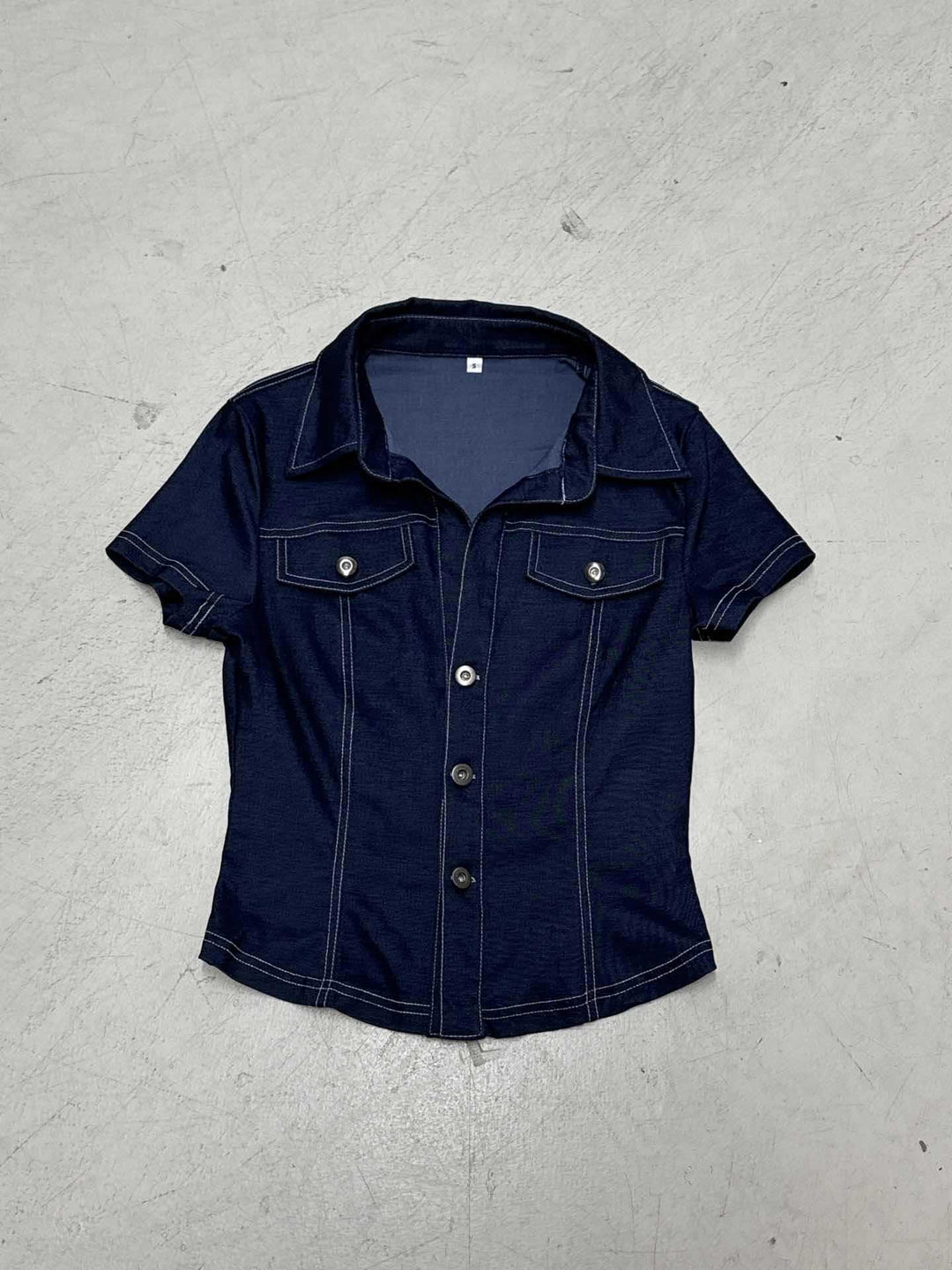 Damen Stylisches Jeanshemd mit taillierter Passform und kurzen Ärmeln R&B