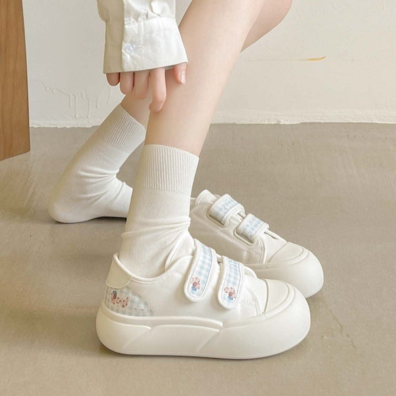 Damen Plattform-Sneaker mit praktischem Klettverschluss und verspielten Applikationen