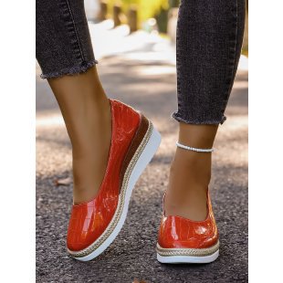 Damen Sneaker mit modernem glänzendem Obermaterial und komfortabler Sohle R&B