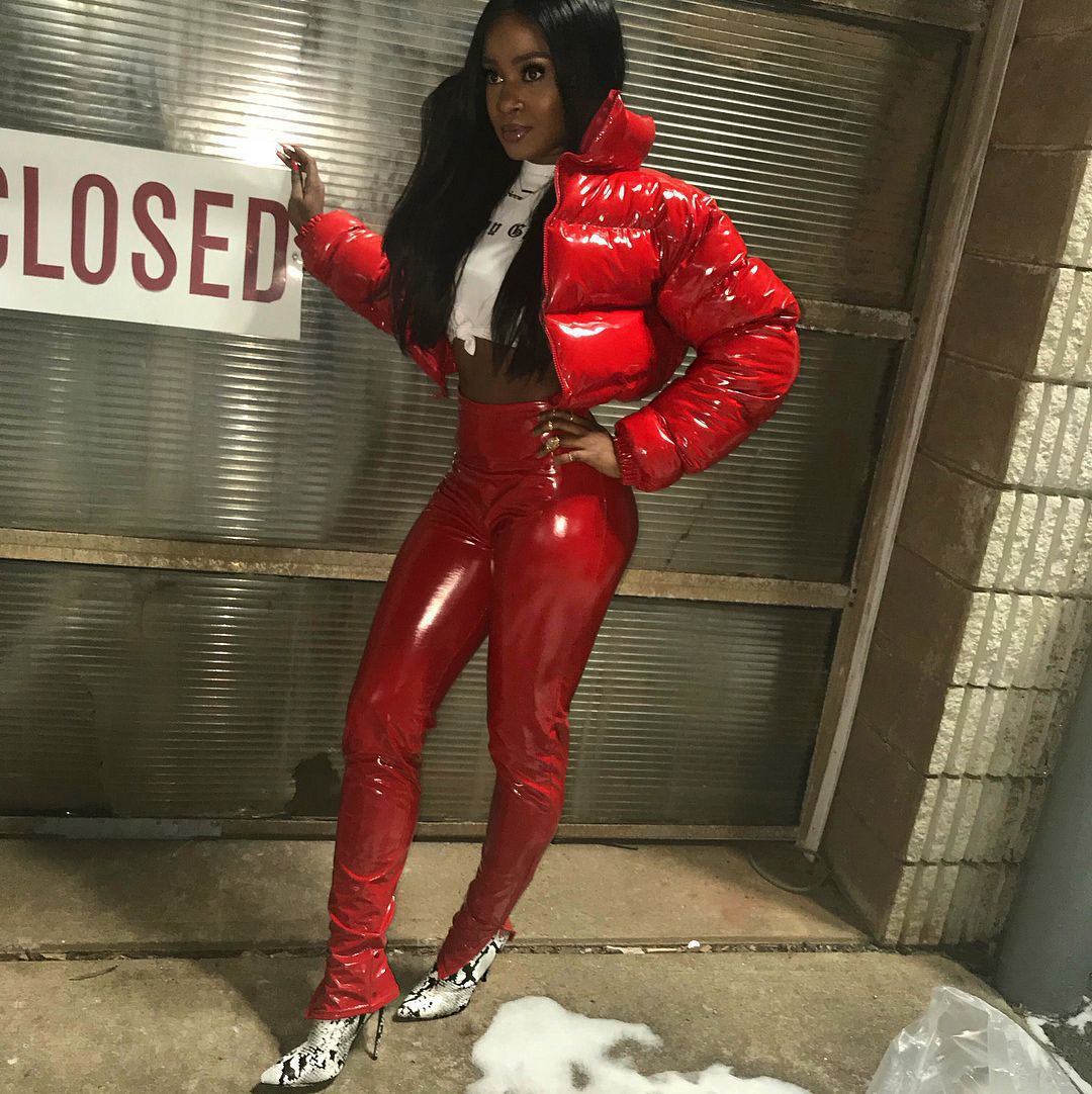 Damen Glänzende Kurzdaunenjacke R&B