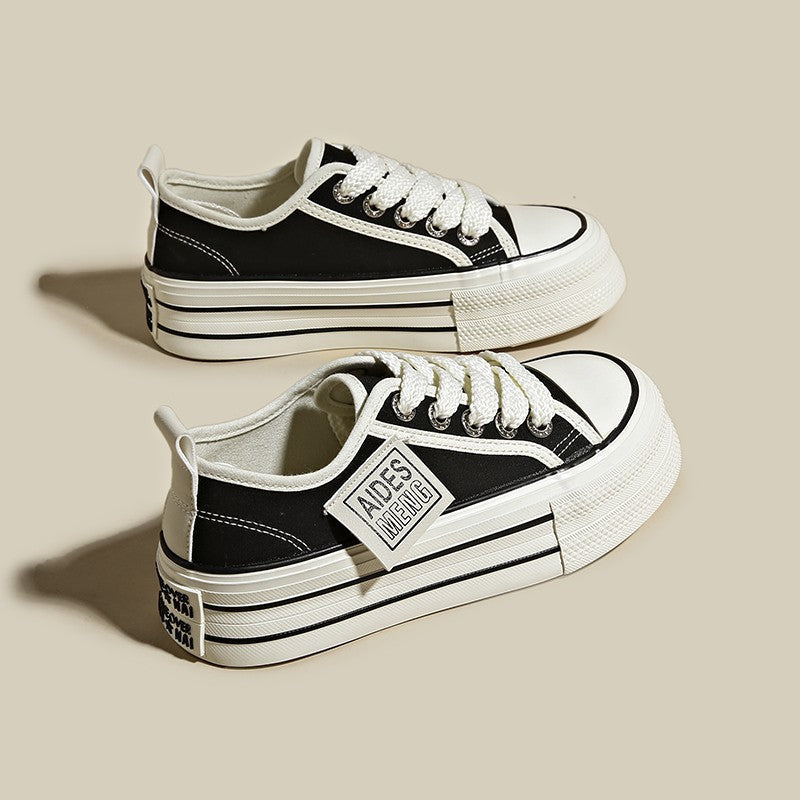Damen modische Sneakers mit einzigartigen Details und robustem Sohlenprofil