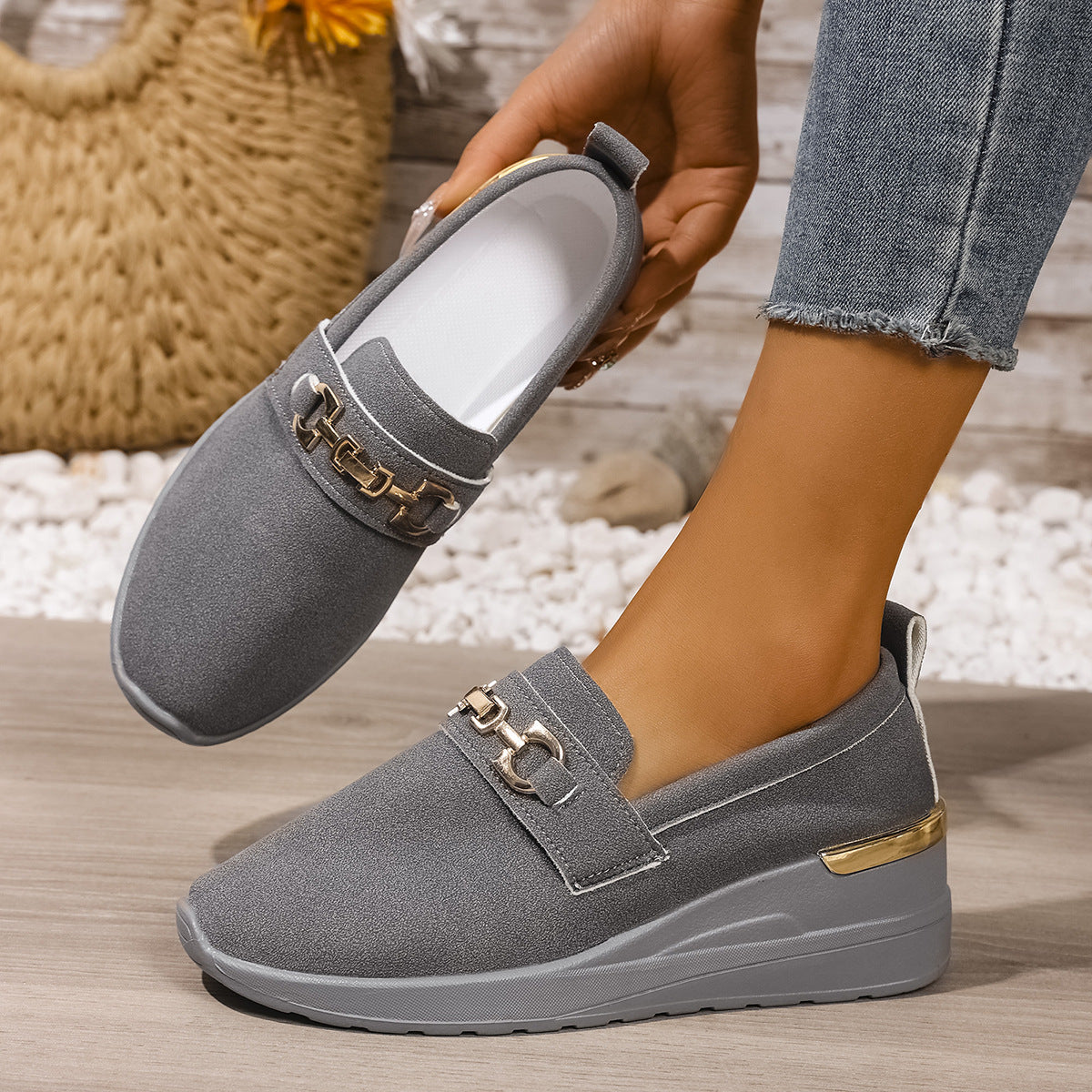 Damen Slip-On Sneakers mit modischem Dekor und dämpfendem Fußbett R&B