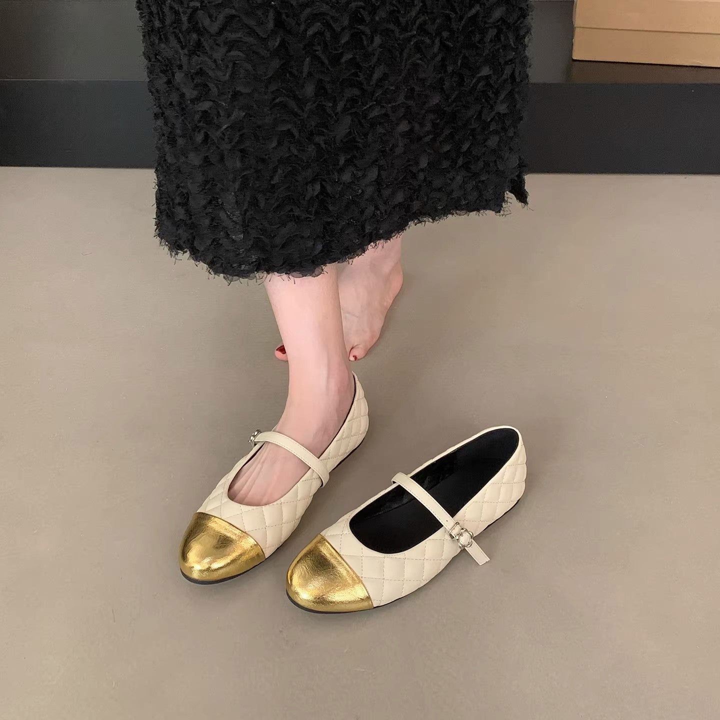 Damen Ballerinas mit elegantem Riemen und glänzendem Metallakzent R&B