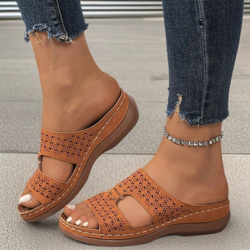 Damen Komfort-Sandalen mit perforiertem Obermaterial und gepolsterter Fußbettung R&B