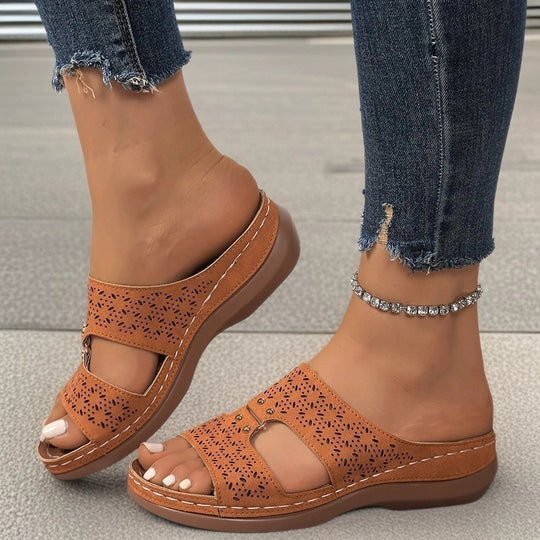 Damen Komfort-Sandalen mit perforiertem Obermaterial und gepolsterter Fußbettung R&B