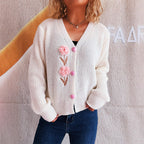 Damen Strickjacke mit verspieltem Blumenmotiv und romantischen Knopfdetails R&B