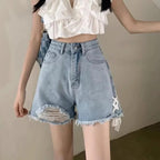Damen Jeansshorts mit modischen Destroyed-Details und handgefertigten Akzenten