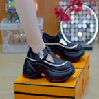 Damen Sportliche Clogs mit verstellbarem Riemen und elegantem Blumenakzent