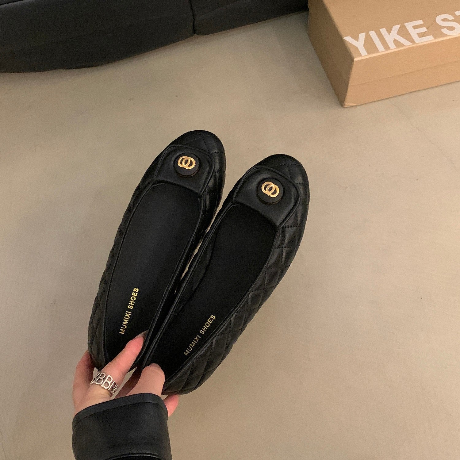 Damen elegante Ballerinas mit klassischem Schnitt und trendiger Zierborte R&B