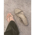 Damen Zehentrenner-Sandalen mit eleganten Riemen und goldenen Akzenten R&B