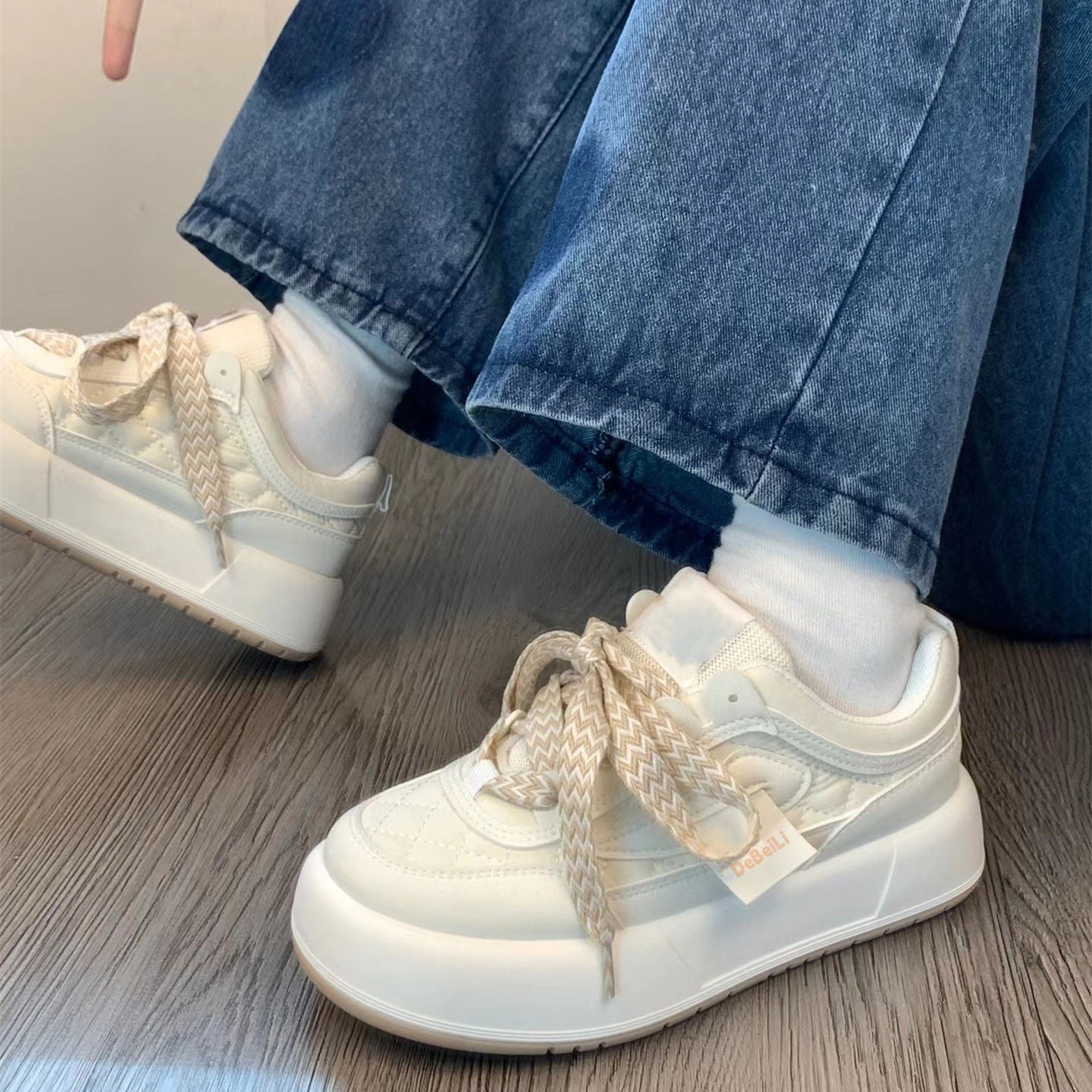 Damen Sportliche Sneaker mit modischem Obermaterial und innovativem Schnürdesign
