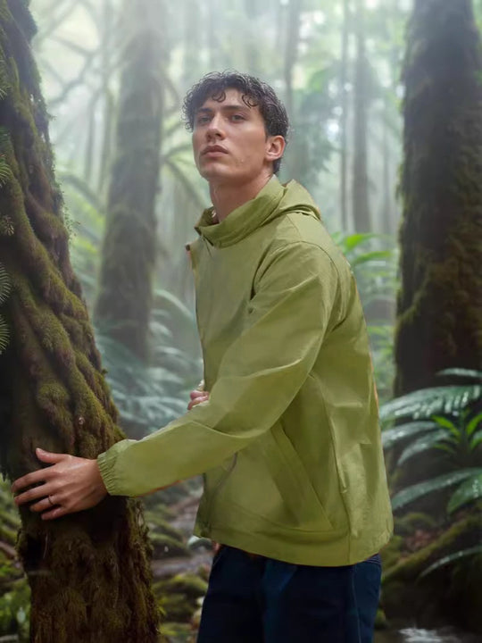 Herren funktionale Outdoor-Jacke mit verstellbarem Kapuzenkragen und atmungsaktiven Einsätzen R&B
