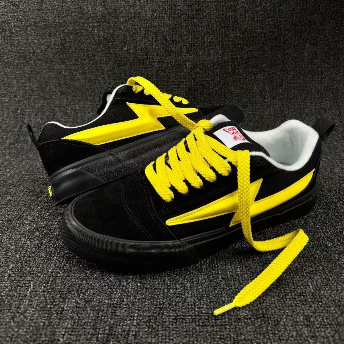 Damen Sportliche Sneaker im dynamischen Blitzdesign R&B