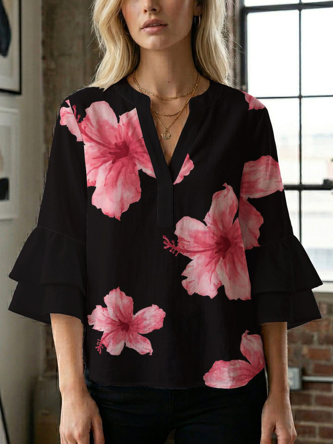 Damen Bluse mit voluminösen Rüschenärmeln und modernem Motiv R&B