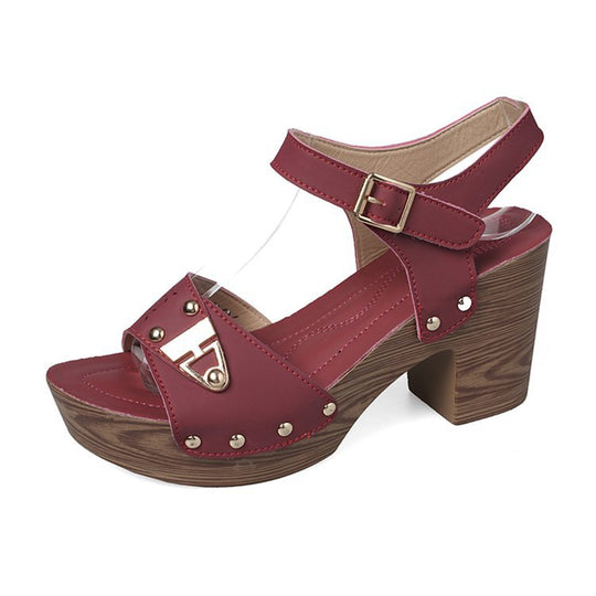 Damen Elegante Plateau-Sandaletten mit geschwungenem Riemendesign und modischen Nieten R&B