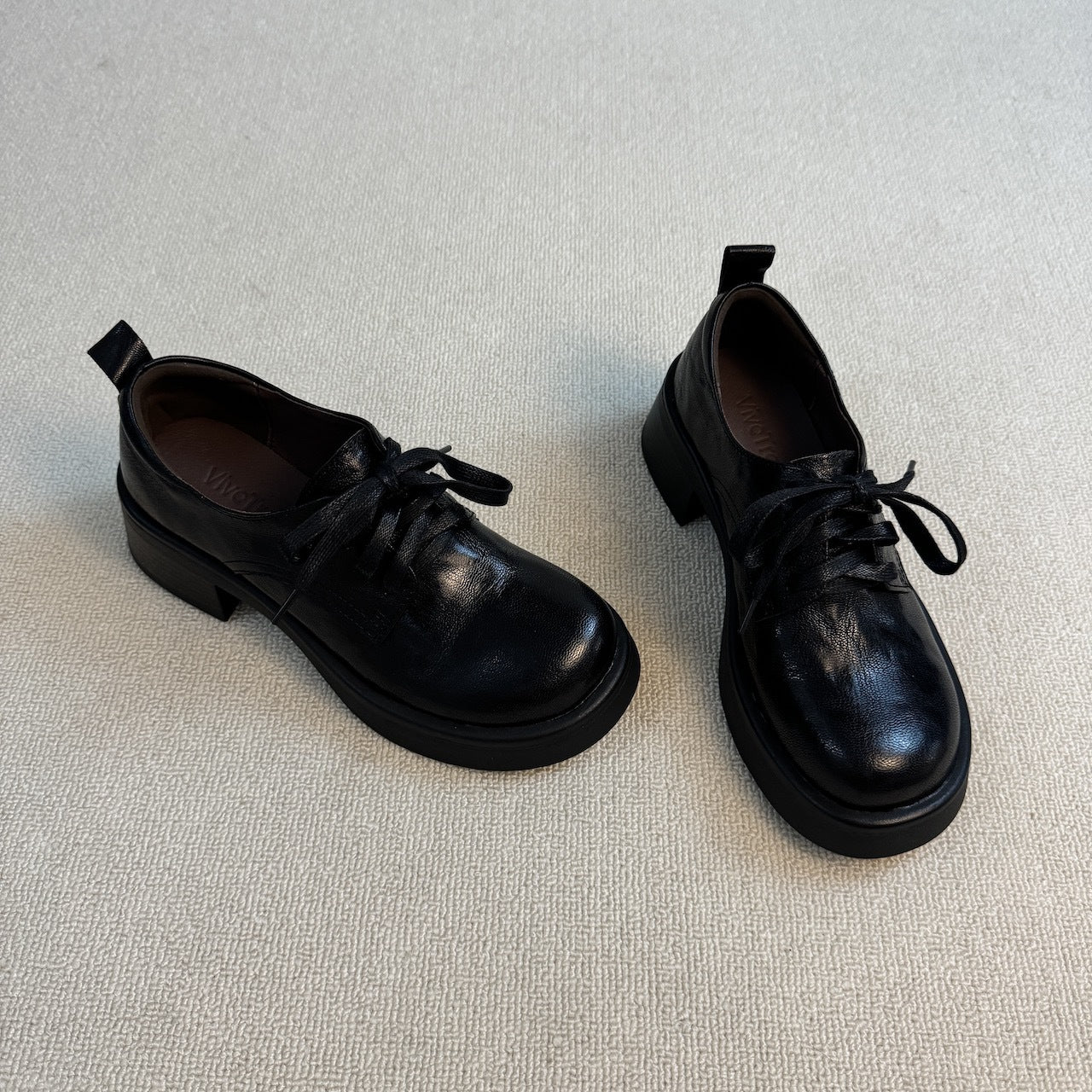 Damen Klassische Schnürschuhe mit robustem Plateau und eleganter Lederoberfläche R&B