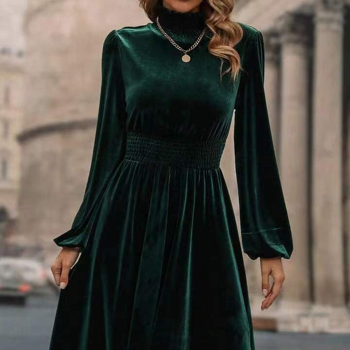 Damen Samtkleid mit hochgeschlossenem Design und eleganten langen Ärmeln R&B