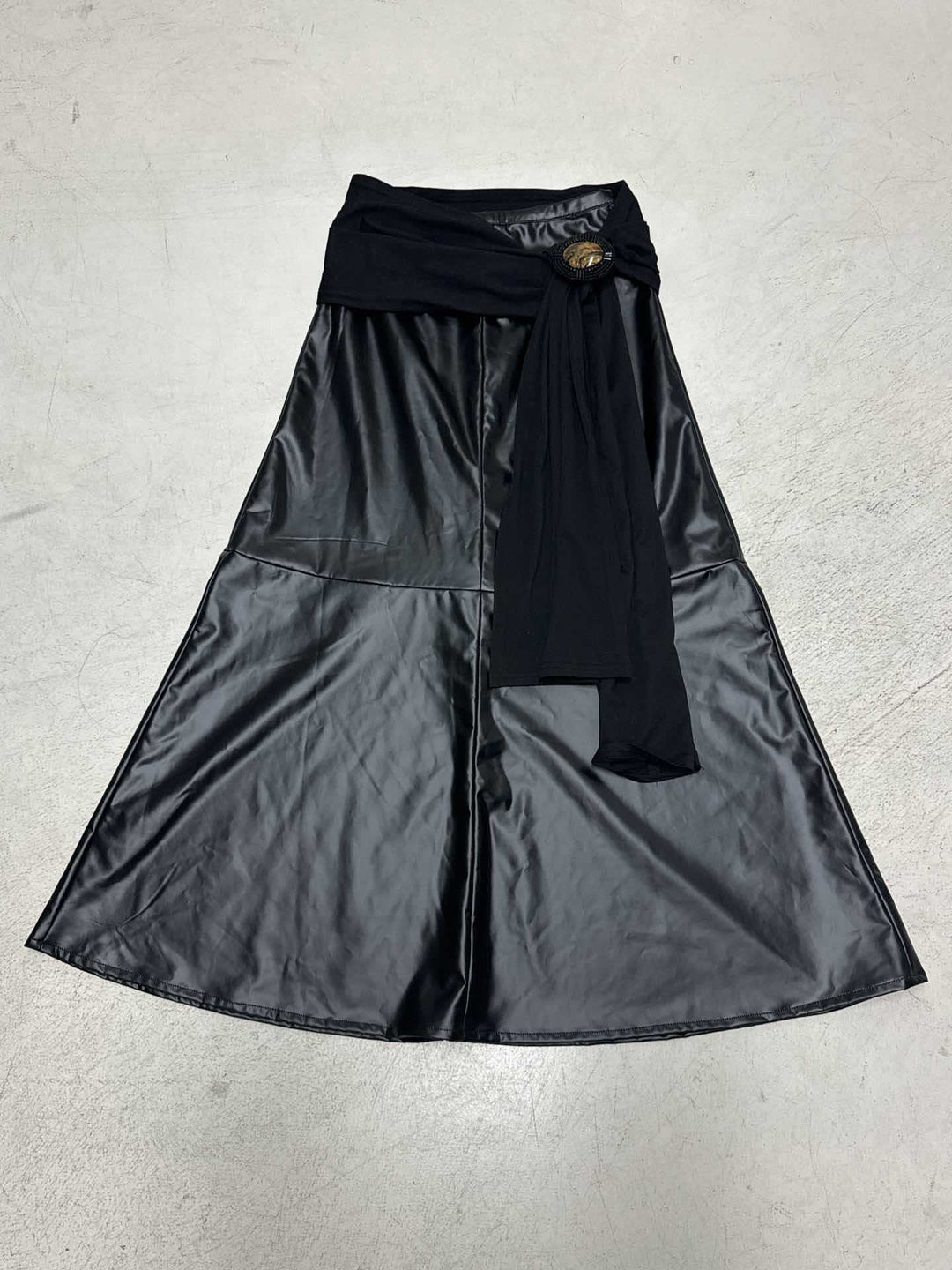 Damen eleganter Satin-Abendrock mit raffinierten Rüschen und Spitzenakzenten R&B