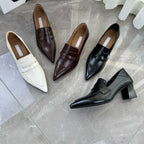 Damen spitze Pumps mit elegantem Riemen und bequemen Blockabsatz