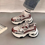 Damen High-Performance Sneakers mit dicker Sohle und reflektierenden Details