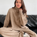 Damen Gemütliches Strickensemble mit hohem Kragen und weit geschnittenen Hosen