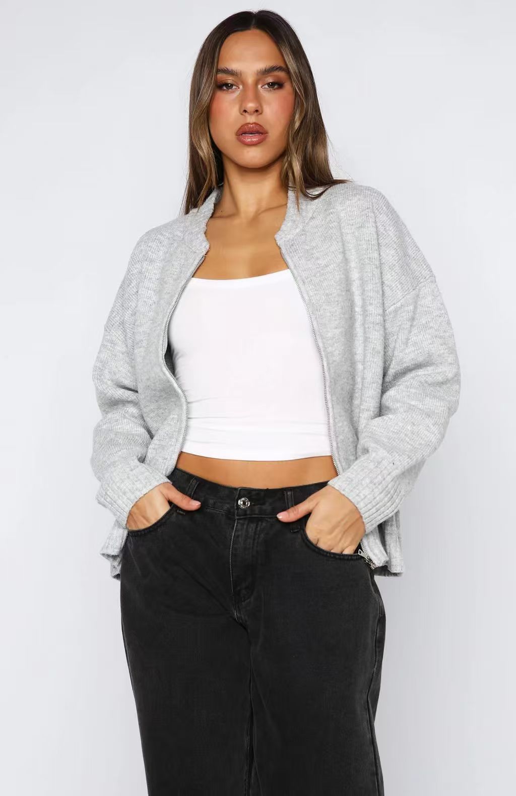 Damen Strickjacke mit kurzem Schnitt und sportlichem Reißverschluss R&B