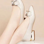 Damen elegante Pumps mit modischem Schmuckakzent und komfortablem Blockabsatz R&B