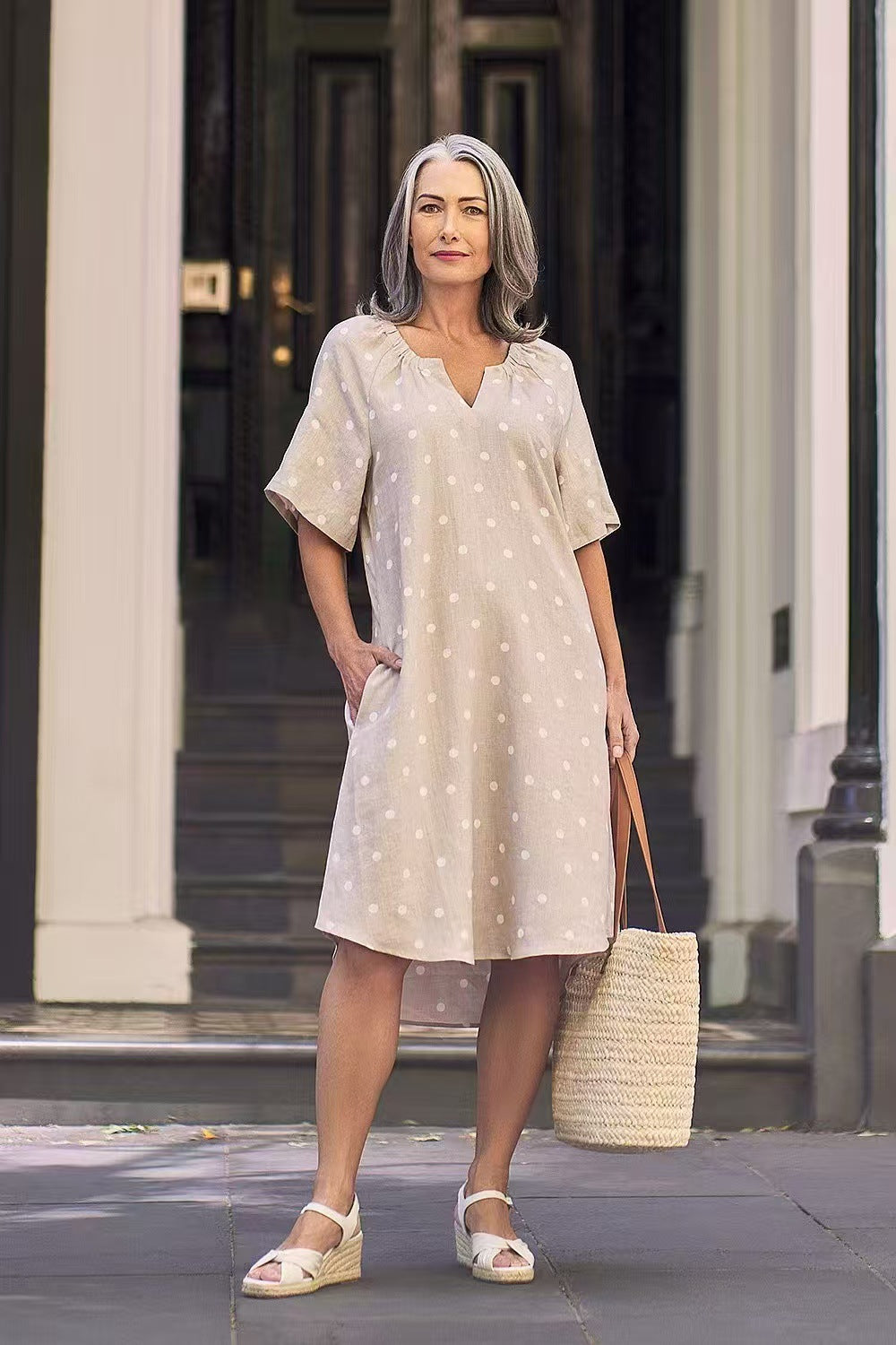 Damen Freizeitkleid mit lässigem V-Ausschnitt und praktischen Taschen Heidi-Mode