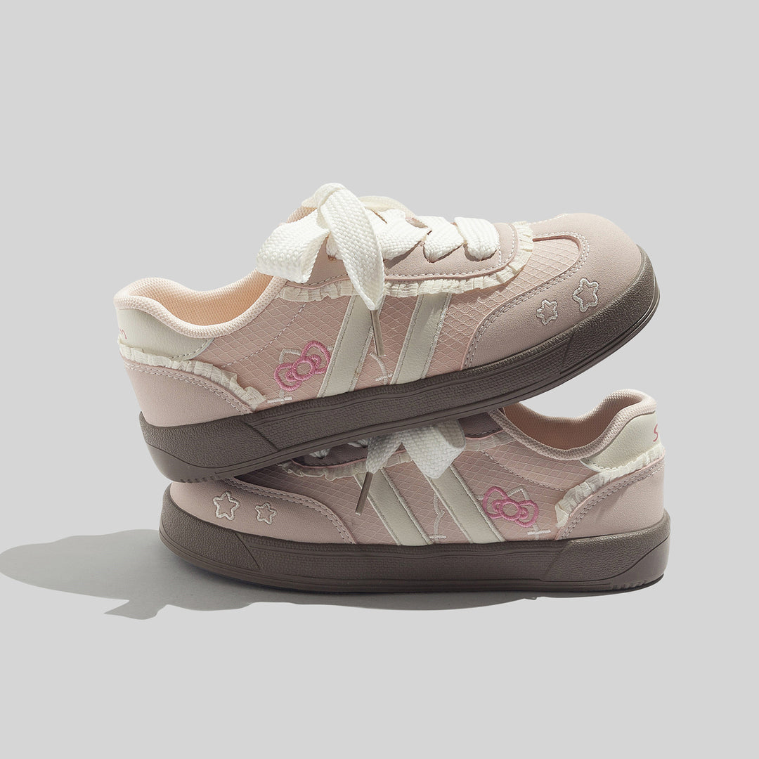Damen Sportliche Sneaker mit verspieltem Design und einzigartigen Applikationen R&B