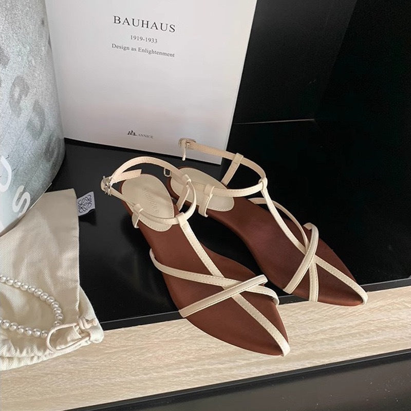 Damen elegante Sandalen mit geschwungenem Riemen und komfortablem Fußbett